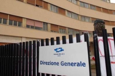 Il dg della Asl di Lecce firma la nomina della moglie, che però rinuncia all'incarico