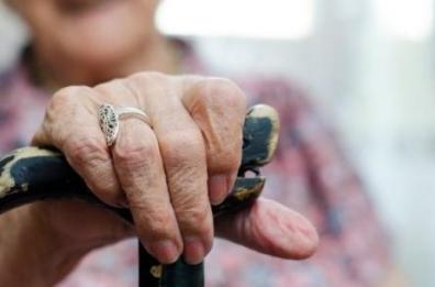 Lecce, un progetto contro solitudine e povertà con «Adotta un anziano»