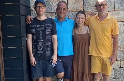 Tra gli ulivi l’ex cantante dei Rem: anti-divo innamorato della Puglia