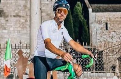Da Aquileia a Matera in bici per 1100 km: la sfida di Omar contro la cistinosi renale 