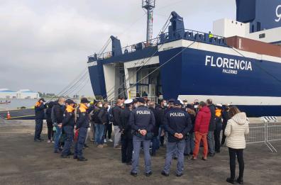 Traghetto in fiamme, parla il tenente barese: «Così abbiamo soccorso i naufraghi»