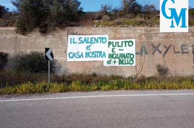 Lecce, ambientalisti denunciati dall'Anas: «Imbrattano e deturpano»