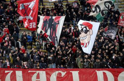 De Laurentiis posta sui social «Non è gol» ed i tifosi del Bari alimentano la protesta