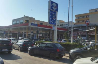 Caro-carburante, code ai distributori e proteste in tutta la Puglia