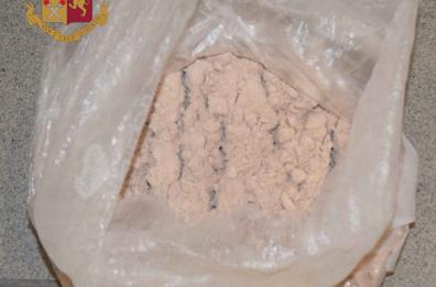 Un laboratorio di eroina nel Barese, arrestato agricoltore: sequestrati 8 kg di droga