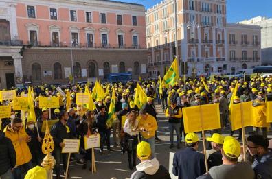Gli agricoltori Coldiretti in piazza a Bari per protestare contro la guerra in Ucraina
