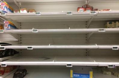 Scatta la psicosi collettiva: scaffali vuoti nei supermercati anche in Puglia