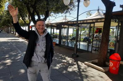 Dodi Battaglia a spasso a Taranto tra selfie, sorrisi e ricordi
