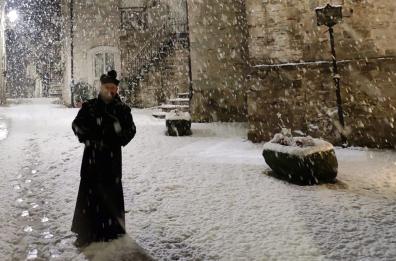 A Roseto Valfortore cade la neve come 400 anni fa: è il «segno» del patrono Filippo Neri