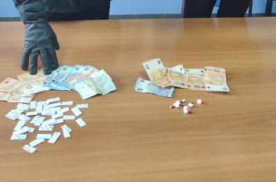 Nascondevano negli slip ketamina e cocaina: arrestati due pusher della movida tarantina