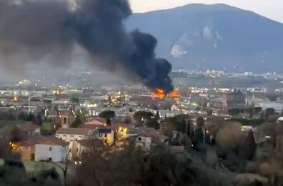 UMBRIA - Terni, incendio in strada di Sabbione