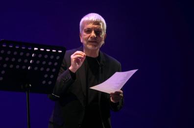 «Non sono pronto per la resa»: a Bari Vendola sul palco tra poesia e politica