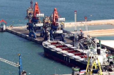 Brindisi, deposito di gas e rigassificatore tornano a dividere  
