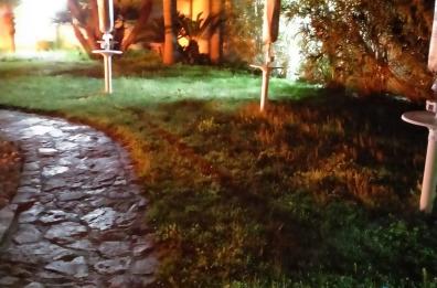 Carmiano, a fuoco sedie e ombrelloni di una struttura ricettiva