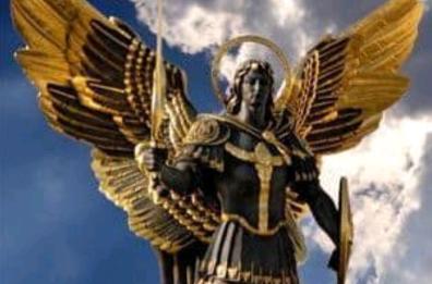 Statua e spada san Michele Arcangelo in «peregrinatio» a Lecce