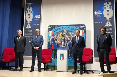 La Coppa Europa del trionfo azzurro è esposta a Molfetta