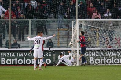 Calcio, il Taranto incassa 5 reti nel recupero di Palermo