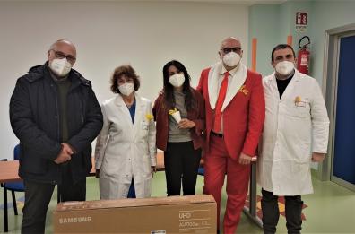 Bari, consegna speciale di Babbo Natale dopo la raccolta solidale