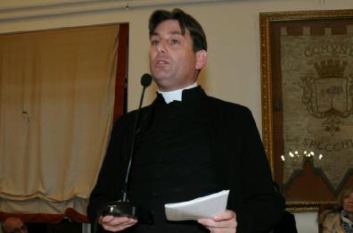 Paura per don Antonio Coluccia, prete antimafia salentino: uomo tenta di investirlo