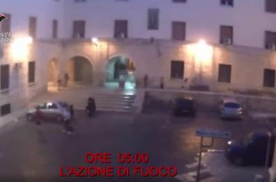 Giovane ferito in agguato a Bari da due aggressori in moto: arrestati 