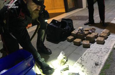Armi e droga in pieno centro a Taranto: sequestro dei Carabinieri