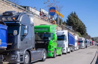 Caro carburanti, da lunedì nuova protesta dei tir: si blocca tutto anche in Puglia