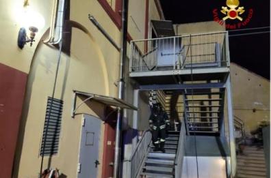Lecce, fiamme nella casa di riposo: cinque anziani in ospedale