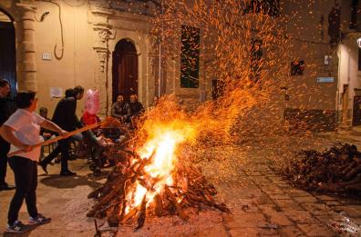 Monopoli: tornano i falò per il Santo Falegname
