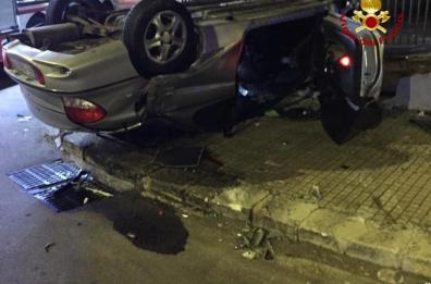 Trepuzzi, l'auto si ribalta: un ferito