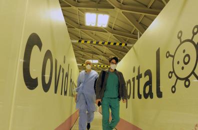Ospedale Covid in Fiera a Bari: la chiusura si allontana