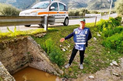 Mattinata, la Statale 89 invasa dai liquami: un guasto alla fogna