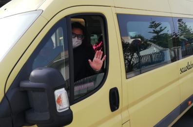 Cannole: Scuolabus senza  autista malato di Covid, il sindaco si mette al volante