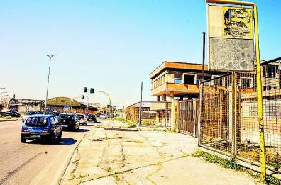 Dio benedica viale Europa: tour esistenziale nella periferia di Bari