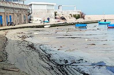 Torre a Mare, porto insabbiato: il dragaggio è un rebus da anni VIDEO