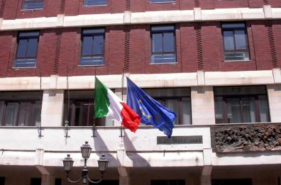 Comunali Barletta, Emiliano presenta candidata sindaco Santa Scommegna