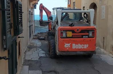 Gallipoli, l'asfalto del centro storico cede il posto al basolato