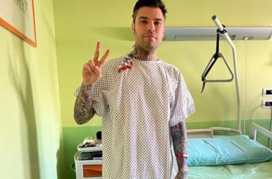 Fedez operato a Milano: «Ho un tumore al pancreas»