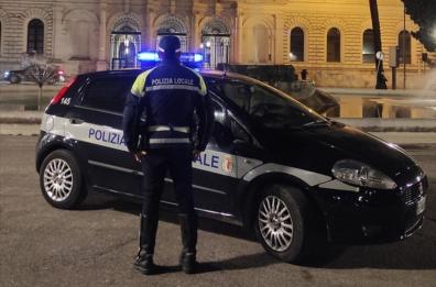 Bari, Polizia Locale sanziona un parcheggiatore abusivo in via Mazzini