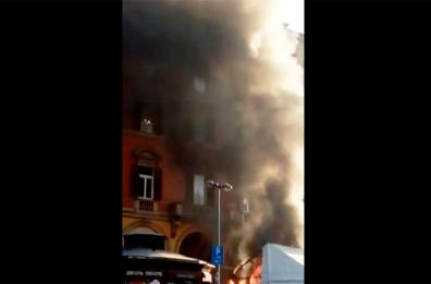 Ucraina, incendio a Bologna in Piazza XX Settembre VIDEO