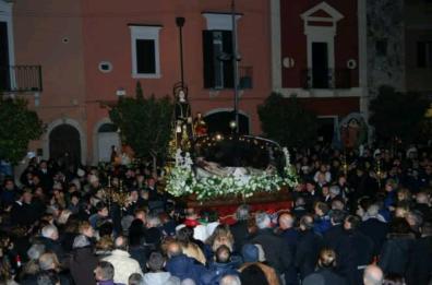 Processione dei Misteri, a Ceglie del Campo cercansi quattrocento portatori