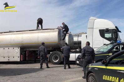 Bat, maxi truffa coi carburanti: sequestrati depositi,  distributore e autocisterne