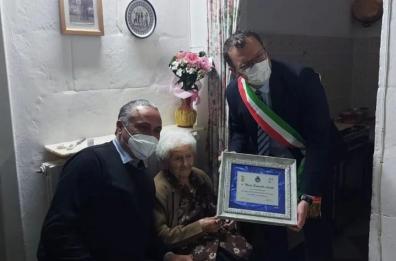 Matera, ecco nonna Maria Emanuella: la 13esima ultracentenaria della Città dei Sassi