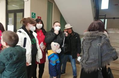 Brindisi, profughi in questura per i controlli: li accompagna Albano