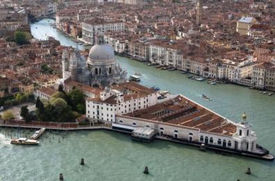 A Punta della Dogana i silenzi di Venezia