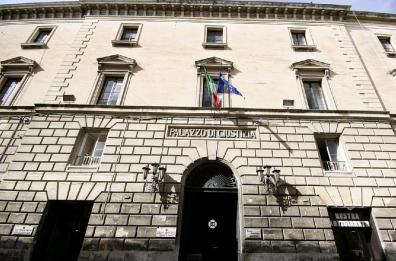 Il Tar di Lecce lancia l'allarme: «Sanità, turismo e rifiuti nel mirino dei clan»
