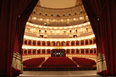 Bari, il Teatro Petruzzelli per il catasto è ancora un «rudere»: «Nessuno ha chiesto l’agibilità»