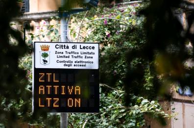 Ztl h24 a Lecce, i cittadini si mobilitano. Il sindaco Salvemini: «Sperimentazione»