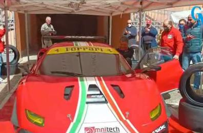 Foggia si tinge di rosso Ferrari: il pilota Peruggini presenta la sua partecipazione al Campionato Italiano Velocità Montagna 2022