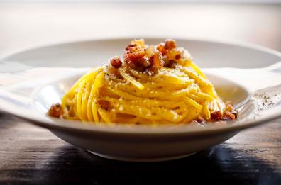 Oggi è il «Carbonara-Day», ma in Puglia è festa amara: la pasta costa il 13% in più