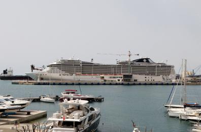 Taranto, ecco la nave da crociera Splendida: accoglierà 3300 passeggeri